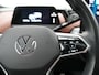 Volkswagen ID.4 Pro 77 kWh incl autom. wegklapbare trekhaak | Glazen panorama dak | Apple Carplay | Navigatie | Autom. wegklapbare trekhaak | Parkeersensoren voor en achter | Achteruitrij camera | Electr.bedienbare voorstoelen | Wifi | Warmtewerende v