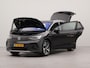Volkswagen ID.4 Pro 77 kWh incl autom. wegklapbare trekhaak | Glazen panorama dak | Apple Carplay | Navigatie | Autom. wegklapbare trekhaak | Parkeersensoren voor en achter | Achteruitrij camera | Electr.bedienbare voorstoelen | Wifi | Warmtewerende v
