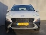 Hyundai Kona 1.6 GDI HEV Comfort Automaat / Dealer onderhouden / Trekhaak afneembaar / Trekgewicht 1300 Kg / Stuur en Stoel verwarming / Navigatie via Apple Carplay Android Auto / Achteruitrijcamera / Draadloze telefoon lader /