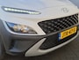 Hyundai Kona 1.6 GDI HEV Comfort Automaat / Dealer onderhouden / Trekhaak afneembaar / Trekgewicht 1300 Kg / Stuur en Stoel verwarming / Navigatie via Apple Carplay Android Auto / Achteruitrijcamera / Draadloze telefoon lader /