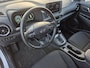 Hyundai Kona 1.6 GDI HEV Comfort Automaat / Dealer onderhouden / Trekhaak afneembaar / Trekgewicht 1300 Kg / Stuur en Stoel verwarming / Navigatie via Apple Carplay Android Auto / Achteruitrijcamera / Draadloze telefoon lader /