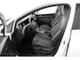 Volkswagen Golf 1.5 eTSI R-Line Business | Panoramadak | Parkeercamera | Navigatie