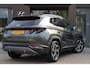 Hyundai Tucson 1.6 T-GDI PHEV Comfort Smart 4WD Demo Deal: 299,- p/m !! | Cruise control adaptief met Stop&Go | Elektrisch bedienbare achterklep met sensorsturing | Voorstoelen verwarmd