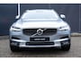 Volvo V90 Cross Country 2.0 T5 Pro | Bowers & Wilkins Hifi | Panoramisch schuif-/kanteldak | Massagestoelen | Luchtvering | All season banden | Geventileerde stoelen | BLIS | Adaptieve Cruise Control | 360 graden Camera |