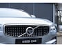 Volvo V90 Cross Country 2.0 T5 Pro | Bowers & Wilkins Hifi | Panoramisch schuif-/kanteldak | Massagestoelen | Luchtvering | All season banden | Geventileerde stoelen | BLIS | Adaptieve Cruise Control | 360 graden Camera |