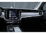 Volvo V90 Cross Country 2.0 T5 Pro | Bowers & Wilkins Hifi | Panoramisch schuif-/kanteldak | Massagestoelen | Luchtvering | All season banden | Geventileerde stoelen | BLIS | Adaptieve Cruise Control | 360 graden Camera |