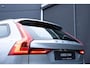 Volvo V90 Cross Country 2.0 T5 Pro | Bowers & Wilkins Hifi | Panoramisch schuif-/kanteldak | Massagestoelen | Luchtvering | All season banden | Geventileerde stoelen | BLIS | Adaptieve Cruise Control | 360 graden Camera |