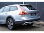 Volvo V90 Cross Country 2.0 T5 Pro | Bowers & Wilkins Hifi | Panoramisch schuif-/kanteldak | Massagestoelen | Luchtvering | All season banden | Geventileerde stoelen | BLIS | Adaptieve Cruise Control | 360 graden Camera |