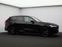 Volvo XC60 2.0 T8 Plug-in hybrid AWD Ultra Black Edition / Luchtvering / Head up display. / Trekhaak / Pan. dak / Harman Kardon / Stoel+stuur+achterbankverwarming