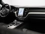 Volvo XC60 2.0 T8 Plug-in hybrid AWD Ultra Black Edition / Luchtvering / Head up display. / Trekhaak / Pan. dak / Harman Kardon / Stoel+stuur+achterbankverwarming
