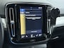 Volvo XC40 2.0 T5 AWD AUT-8 Leer-Contour+verwarmd Intro-Edition Adap.Cruise Camera Apple Carplay Navi Ecc DAB Pdc Intro Edition Keyless Lmv 19" Elek.Achterklep Lane Keeping BLIS Cross Traffic Alert Road Sign Info Pilot Assist Zeer complete unieke XC40 € 60.000 nieuw! 2.100kg trekvermogen!