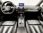 Audi A3 Sportback 1.4 e-tron PHEV S-Line Sport 204Pk Automaat (SCHUIFDAK, NAVIGATIE, LEDER, CLIMATE, KEYLESS, STOELVERWARMING, SPORTSTOELEN, GETINT GLAS, ZWART HEMEL, PARKEERSENSOREN, NIEUWSTAAT)