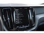 Volvo XC60 T6 350PK Automaat AWD Plus Black Edition / Trekhaak / Panoramadak / BLIS / Adaptieve cruise control / Keyless entry / Stoel - en stuurwielverwarming / elektrische stoelen met geheugen / Parkeersensoren met 360 camera / Elektrische achterklep