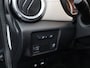 Nissan Micra 1.0 IG-T Tekna Airco auto, Apple Carplay/Android Auto, Autonomous Emergency Braking, Bluetooth, Boordcomputer, Cruise control, Parkeersensor achter, Rijstrooksensor met correctie, Voorstoelen verwarmd, Elek De Nissan Micra 1.0 IG-T Tekna uit 2020 is een compacte en zuinige hatchback die zeer geschikt is voor dagelijks gebruik. De 1,0 liter turbobenzinemotor levert vlotte prestaties en is tegelij