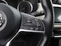 Nissan Micra 1.0 IG-T Tekna Airco auto, Apple Carplay/Android Auto, Autonomous Emergency Braking, Bluetooth, Boordcomputer, Cruise control, Parkeersensor achter, Rijstrooksensor met correctie, Voorstoelen verwarmd, Elek De Nissan Micra 1.0 IG-T Tekna uit 2020 is een compacte en zuinige hatchback die zeer geschikt is voor dagelijks gebruik. De 1,0 liter turbobenzinemotor levert vlotte prestaties en is tegelij
