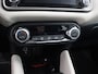 Nissan Micra 1.0 IG-T Tekna Airco auto, Apple Carplay/Android Auto, Autonomous Emergency Braking, Bluetooth, Boordcomputer, Cruise control, Parkeersensor achter, Rijstrooksensor met correctie, Voorstoelen verwarmd, Elek De Nissan Micra 1.0 IG-T Tekna uit 2020 is een compacte en zuinige hatchback die zeer geschikt is voor dagelijks gebruik. De 1,0 liter turbobenzinemotor levert vlotte prestaties en is tegelij