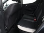 Nissan Micra 1.0 IG-T Tekna Airco auto, Apple Carplay/Android Auto, Autonomous Emergency Braking, Bluetooth, Boordcomputer, Cruise control, Parkeersensor achter, Rijstrooksensor met correctie, Voorstoelen verwarmd, Elek De Nissan Micra 1.0 IG-T Tekna uit 2020 is een compacte en zuinige hatchback die zeer geschikt is voor dagelijks gebruik. De 1,0 liter turbobenzinemotor levert vlotte prestaties en is tegelij