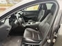 Mazda 3 2.0 e-SkyActiv-G M Hybrid 122 PK Luxury | Automaat | Camera | stoelverwarming | Stuurverwarming | Adaptive Cruise Control | Leder | Bose | Stoelgeheugen | Head up Display | Navigatie | Apple Carplay | Android Auto |