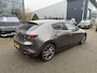 Mazda 3 2.0 e-SkyActiv-G M Hybrid 122 PK Luxury | Automaat | Camera | stoelverwarming | Stuurverwarming | Adaptive Cruise Control | Leder | Bose | Stoelgeheugen | Head up Display | Navigatie | Apple Carplay | Android Auto |