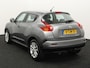 Nissan Juke 1.6 Acenta automaat cruisecontr. airco centrvergr, Elektronisch Stabiliteits Programma, Elektronische remkrachtverdeling, Stuur multifunctioneel. Warmtewerende voorruit De Nissan Juke 1.6 Acenta automaat uit 2014 is een compacte crossover met een opvallend en sportief design. Hij heeft een 1,6 liter benzinemotor en een automatische transmissie, wat zorgt voo
