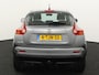 Nissan Juke 1.6 Acenta automaat cruisecontr. airco centrvergr, Elektronisch Stabiliteits Programma, Elektronische remkrachtverdeling, Stuur multifunctioneel. Warmtewerende voorruit De Nissan Juke 1.6 Acenta automaat uit 2014 is een compacte crossover met een opvallend en sportief design. Hij heeft een 1,6 liter benzinemotor en een automatische transmissie, wat zorgt voo