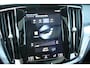 Volvo V60 T4 Automaat Momentum Pro | Trekhaak | Schuif/kanteldak | Verw. Voorstoelen | Getint glas | 18" LMV