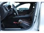 Volvo V60 T4 Automaat Momentum Pro | Trekhaak | Schuif/kanteldak | Verw. Voorstoelen | Getint glas | 18" LMV