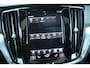 Volvo V60 T4 Automaat Momentum Pro | Trekhaak | Schuif/kanteldak | Verw. Voorstoelen | Getint glas | 18" LMV