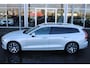 Volvo V60 T4 Automaat Momentum Pro | Trekhaak | Schuif/kanteldak | Verw. Voorstoelen | Getint glas | 18" LMV