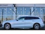 Volvo V60 T4 Automaat Momentum Pro | Trekhaak | Schuif/kanteldak | Verw. Voorstoelen | Getint glas | 18" LMV