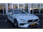 Volvo V60 T4 Automaat Momentum Pro | Trekhaak | Schuif/kanteldak | Verw. Voorstoelen | Getint glas | 18" LMV