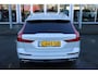Volvo V60 T4 Automaat Momentum Pro | Trekhaak | Schuif/kanteldak | Verw. Voorstoelen | Getint glas | 18" LMV