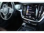 Volvo V60 T4 Automaat Momentum Pro | Trekhaak | Schuif/kanteldak | Verw. Voorstoelen | Getint glas | 18" LMV