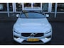 Volvo V60 T4 Automaat Momentum Pro | Trekhaak | Schuif/kanteldak | Verw. Voorstoelen | Getint glas | 18" LMV