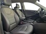 Kia Niro EV DynamicPlusLine 64.8 kWh | Trekhaak | Stoel en stuurverwarming | Schuifdak | Navigatie | Camera | Dodehoek detectie | Parkeersensoren voor en achter |