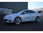 Opel Astra GTC 1.4 Turbo Sport 140pk Clima/Cruise/Bi-Xenon/Navi/Bluetooth/PDC/RadioCD/19"LM/Trekhaak/APK:12-12-2026/GoedOnderhoud