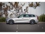 Volvo V60 2.0 T6 Plug-in hybrid AWD Plus Dark | PHEV | Trekhaak | Harman Kardon Audio | 360 Graden Camera | Apple Carplay | Android Auto | Keyless Entry | Elektrisch Verstelbare Voorstoelen | Verwarmde Voorruit | Verwarmde Voorstoelen en Achterbank