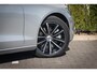 Volvo V60 2.0 T6 Plug-in hybrid AWD Plus Dark | PHEV | Trekhaak | Harman Kardon Audio | 360 Graden Camera | Apple Carplay | Android Auto | Keyless Entry | Elektrisch Verstelbare Voorstoelen | Verwarmde Voorruit | Verwarmde Voorstoelen en Achterbank