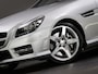Mercedes-Benz SLK 200 AMG-Line (SFEERVERLICHTING, STOEL- & NEKVERWARMING, NAVIGATIESYSTEEM, CRUISE CONTROL, BLUETOOTH)