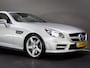 Mercedes-Benz SLK 200 AMG-Line (SFEERVERLICHTING, STOEL- & NEKVERWARMING, NAVIGATIESYSTEEM, CRUISE CONTROL, BLUETOOTH)