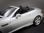 Mercedes-Benz SLK 200 AMG-Line (SFEERVERLICHTING, STOEL- & NEKVERWARMING, NAVIGATIESYSTEEM, CRUISE CONTROL, BLUETOOTH)