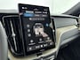 Volvo XC60 NEW MODEL 2.0 T6 Plug-in hybrid AWD Plus Dark | Panoramadak | PDC V+A en 360 Camera | Stoel+stuurverwarming | Head Up Display | Keyless |