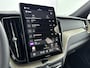 Volvo XC60 NEW MODEL 2.0 T6 Plug-in hybrid AWD Plus Dark | Panoramadak | PDC V+A en 360 Camera | Stoel+stuurverwarming | Head Up Display | Keyless |