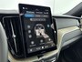 Volvo XC60 NEW MODEL 2.0 T6 Plug-in hybrid AWD Plus Dark | Panoramadak | PDC V+A en 360 Camera | Stoel+stuurverwarming | Head Up Display | Keyless |