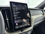 Volvo XC60 NEW MODEL 2.0 T6 Plug-in hybrid AWD Plus Dark | Panoramadak | PDC V+A en 360 Camera | Stoel+stuurverwarming | Head Up Display | Keyless |