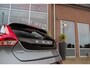 Volvo V40 2.0 T2 R-Design Facelift | 2e eigenaar | LED | Navigatie | 17 inch | Climate control | Alcantara/leer | Sportstoelen | PDC | Cruise control | Sportstuur | 122 pk