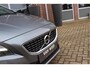 Volvo V40 2.0 T2 R-Design Facelift | 2e eigenaar | LED | Navigatie | 17 inch | Climate control | Alcantara/leer | Sportstoelen | PDC | Cruise control | Sportstuur | 122 pk