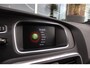 Volvo V40 2.0 T2 R-Design Facelift | 2e eigenaar | LED | Navigatie | 17 inch | Climate control | Alcantara/leer | Sportstoelen | PDC | Cruise control | Sportstuur | 122 pk