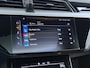 Audi E-tron 55 Quattro 95kWh 408PK Elektr.Leer+Verwarmd Pano-Dak Trekhaak Luchtvering Adap.Cruise Navi Ecc Stoelverwarming Business edition Plus SOH 93% LED Lmv Elek.Achterklep Privacy Glas Keyless Zwarte Hemel 1e Eigenaar 1.800KG Trekgewicht Zeer compleet! Volledig Dealer Onderhouden, net Beurt gehad bij Audi!
