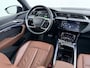 Audi E-tron 55 Quattro 95kWh 408PK Elektr.Leer+Verwarmd Pano-Dak Trekhaak Luchtvering Adap.Cruise Navi Ecc Stoelverwarming Business edition Plus SOH 93% LED Lmv Elek.Achterklep Privacy Glas Keyless Zwarte Hemel 1e Eigenaar 1.800KG Trekgewicht Zeer compleet! Volledig Dealer Onderhouden, net Beurt gehad bij Audi!